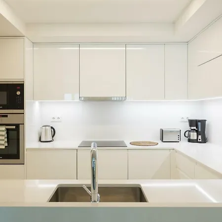 Flh Rato Spacious Апартаменти *