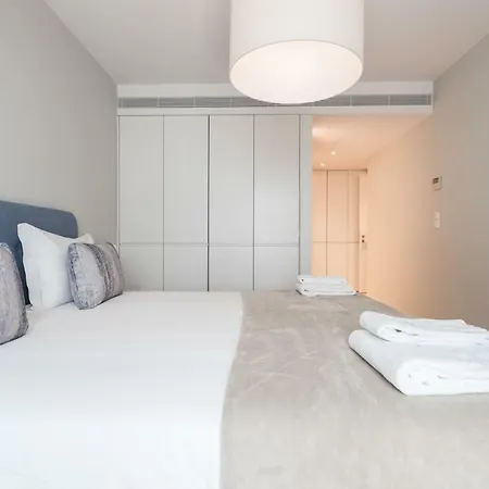 Flh Rato Spacious Апартаменти *