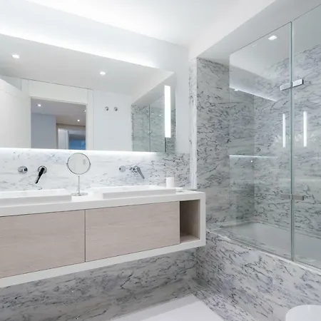 Flh Rato Spacious Апартаменти *